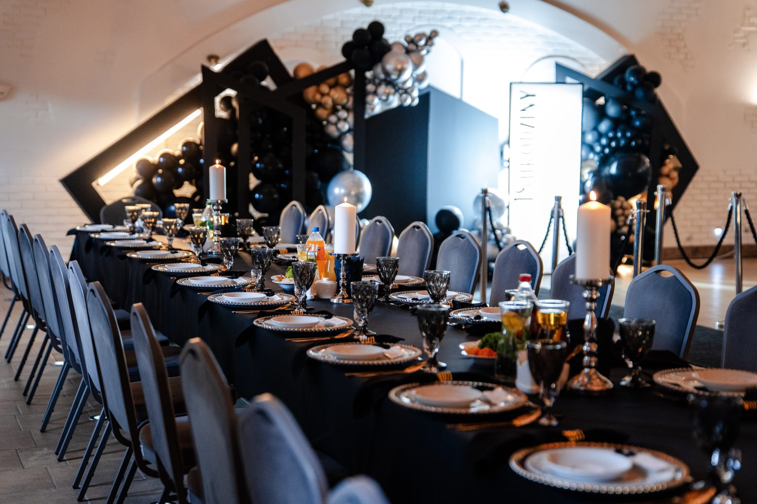 ala na osiemnastkę w Hotelu Kosmowski – dekoracje urodzinowe